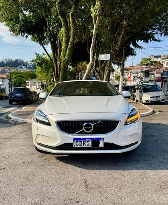 VOLVO V40 2.0 T4 MOMENTUM GASOLINA 4P AUTOMÁTICO